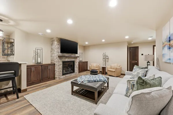 $900,000 | 4257 Pine Parkway South, Fargo, ND 58104