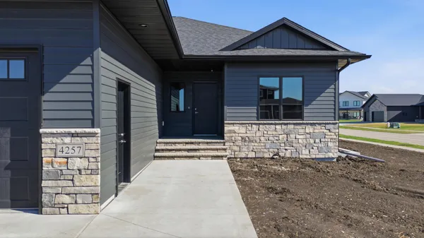 $900,000 | 4257 Pine Parkway South, Fargo, ND 58104