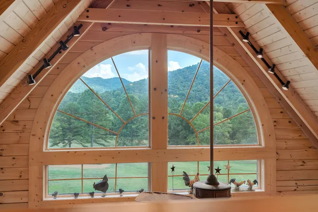 a view of a house with backyard and furniture