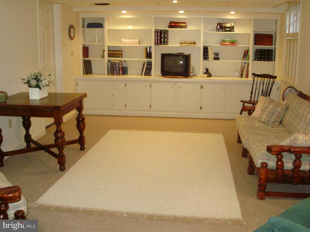 1122 Oakmont Drive Lancaster, PA 17601 - Photo 15 of 17