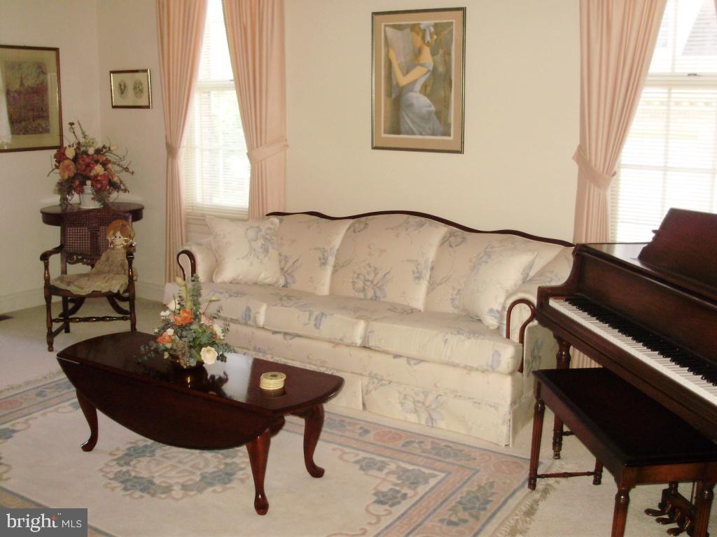 1122 Oakmont Drive Lancaster, PA 17601 - Photo 4 of 17