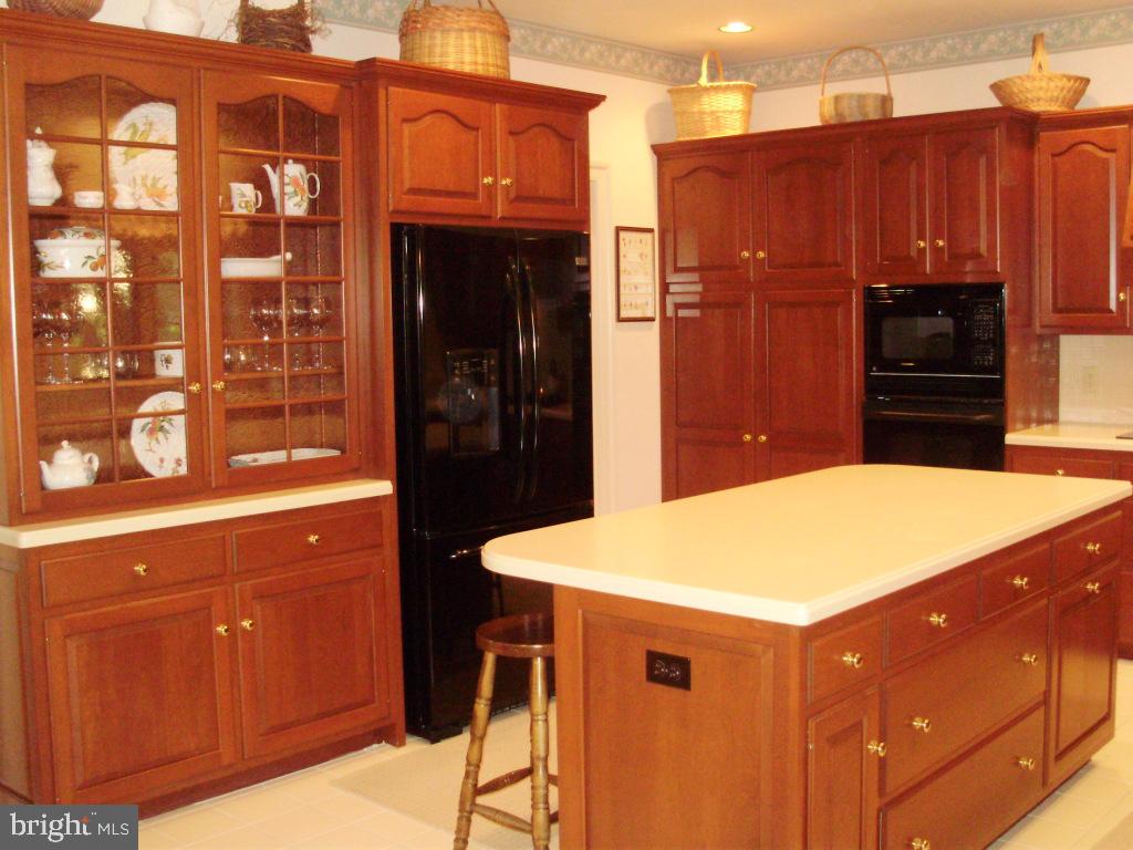 1122 Oakmont Drive Lancaster, PA 17601 - Photo 9 of 17