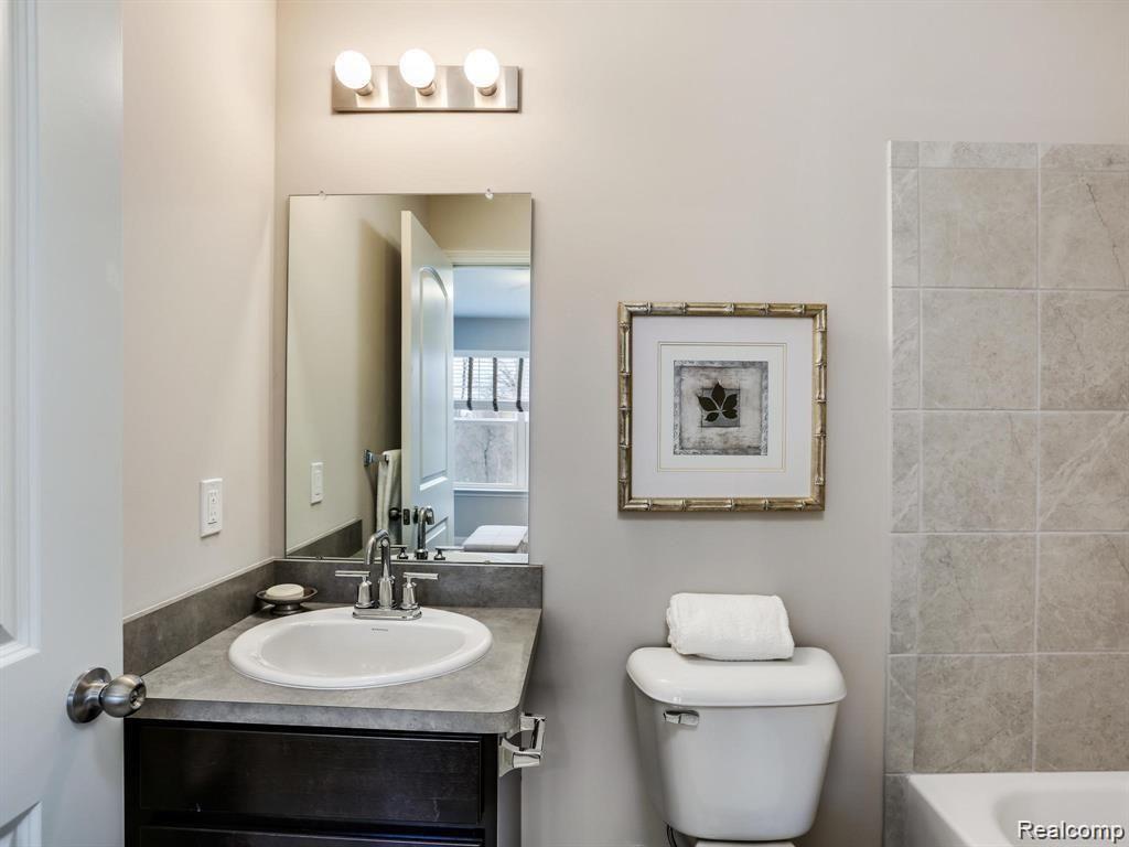 3329 North Squirrel Road Auburn Hills, MI 48326 - Photo 18 of 28 Full bathroom model
