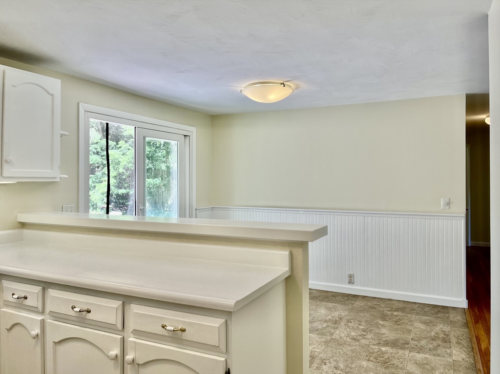 39 Jeffrey Lane Amherst, MA 01002 - Photo 9 of 41