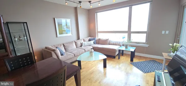 $2,600 | 717 South Christopher Columbus Boulevard, Unit 1505, Philadelphia, PA 19147