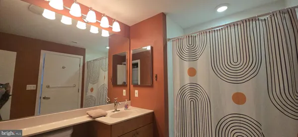 $2,600 | 717 South Christopher Columbus Boulevard, Unit 1505, Philadelphia, PA 19147