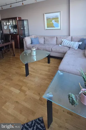 $2,600 | 717 South Christopher Columbus Boulevard, Unit 1505, Philadelphia, PA 19147