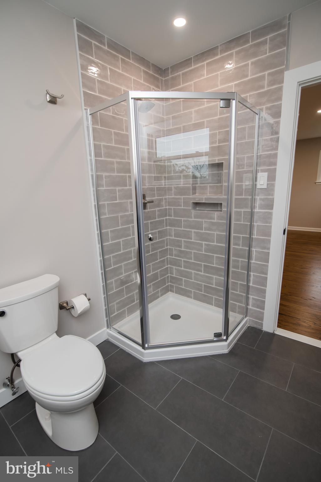 318 Old Farm Road Wyncote, PA 19095 - Photo 29 of 48 Master Bedroom Full Bath