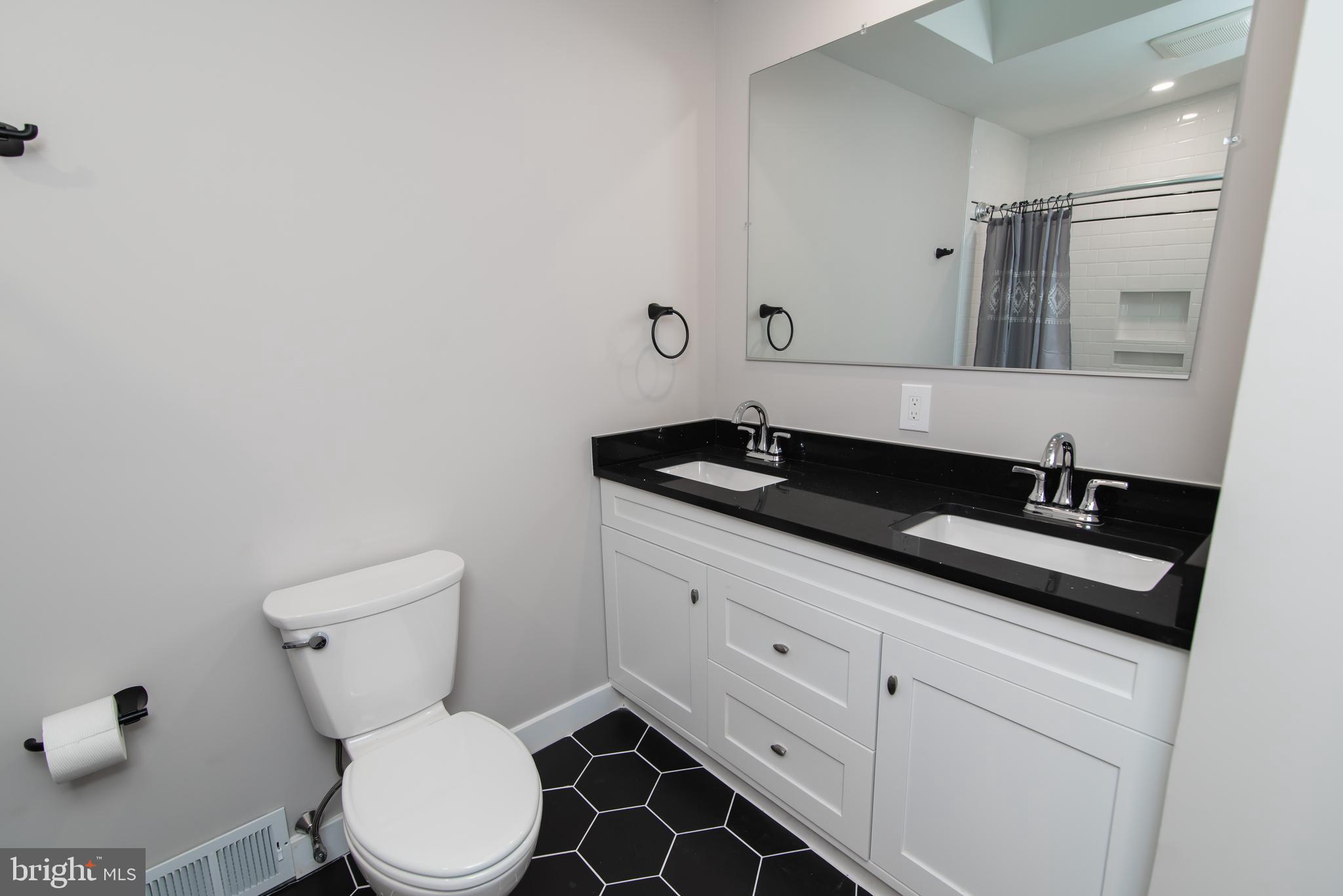 318 Old Farm Road Wyncote, PA 19095 - Photo 37 of 48 Hall Full Bath