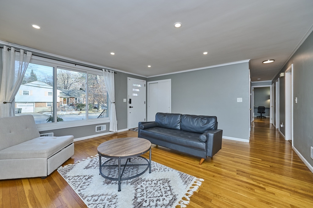 8 Waveney Road Framingham, MA 01701 - Photo 4 of 30 Gallery Image 4