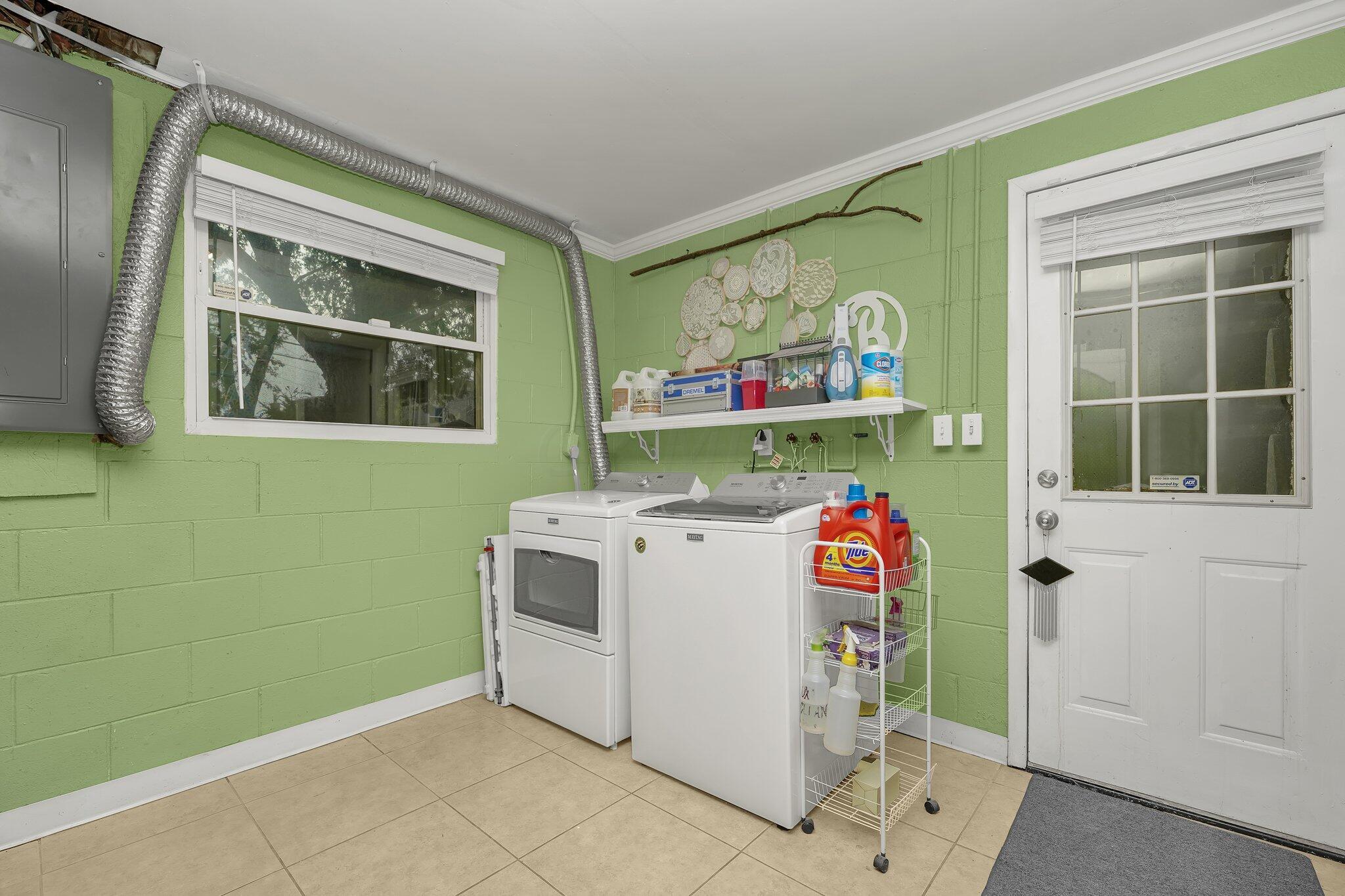 563 McCutcheon Road Columbus, OH 43230 - Photo 20 of 27 Mud room/laundry room/mechanical room!