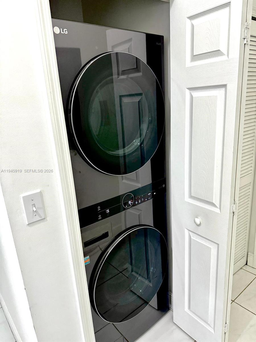 690 East 6th Place Hialeah, FL 33010 - Photo 10 of 18 a utility room with dryer and washer