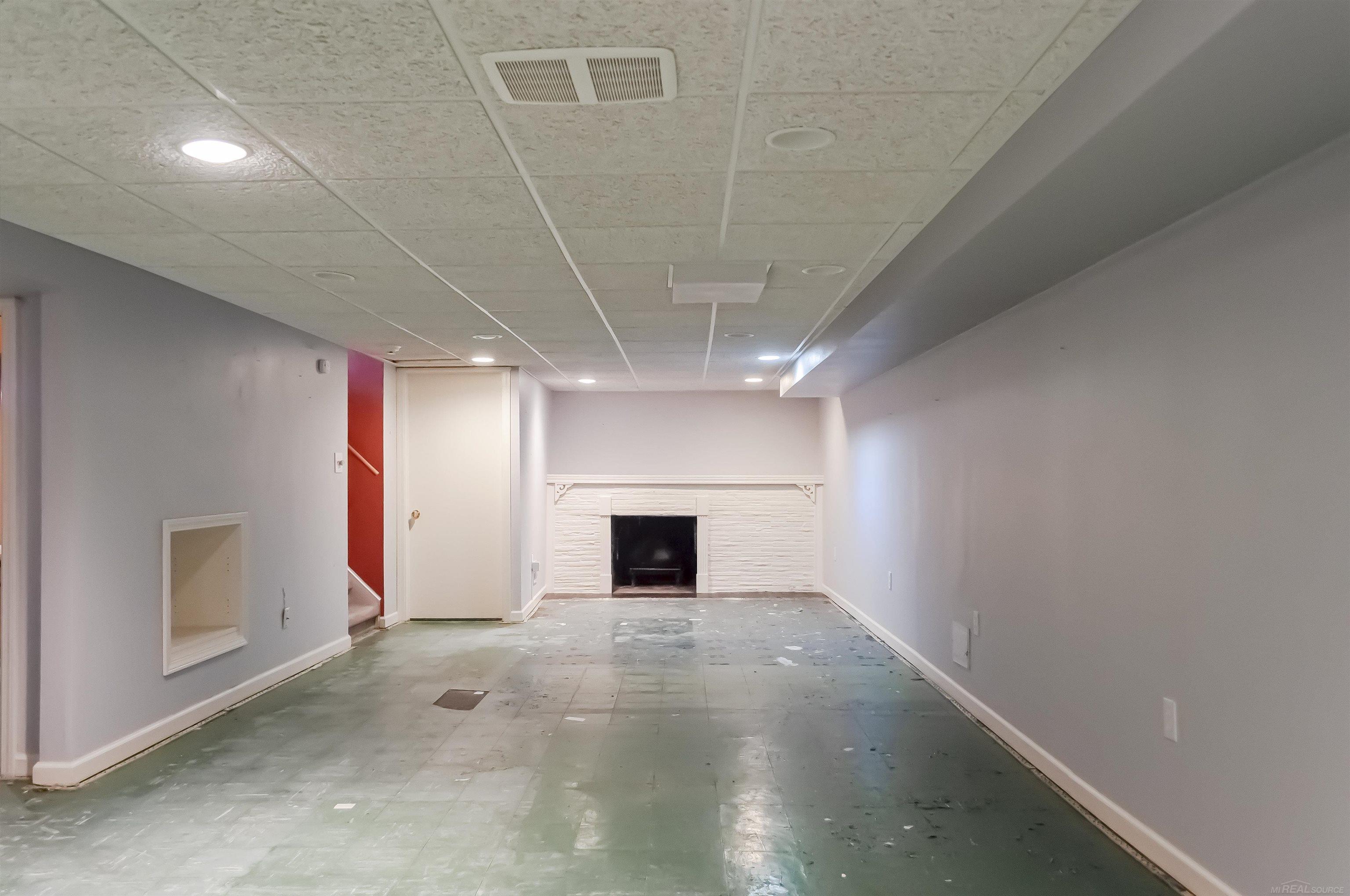 1229 Cadieux Road Grosse Pointe, MI 48230 - Photo 30 of 42 50092295-29.JPG