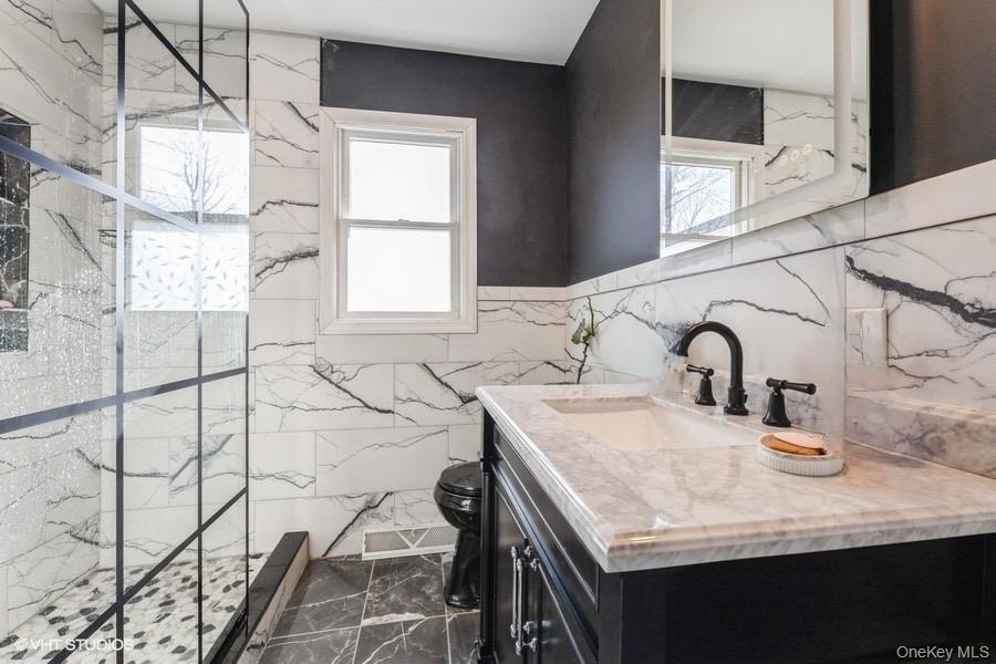 289 Quaker Road Pomona, NY 10970 - Photo 11 of 30 a bathroom with a sink and a mirror