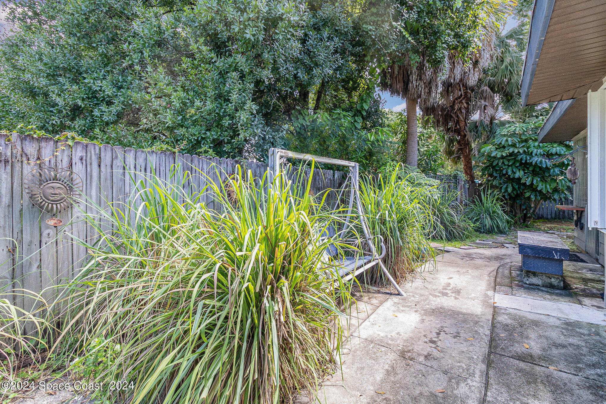 1707 Platt Street Melbourne, FL 32901 - Photo 19 of 32 a backyard of a house with lots of green space and trees
