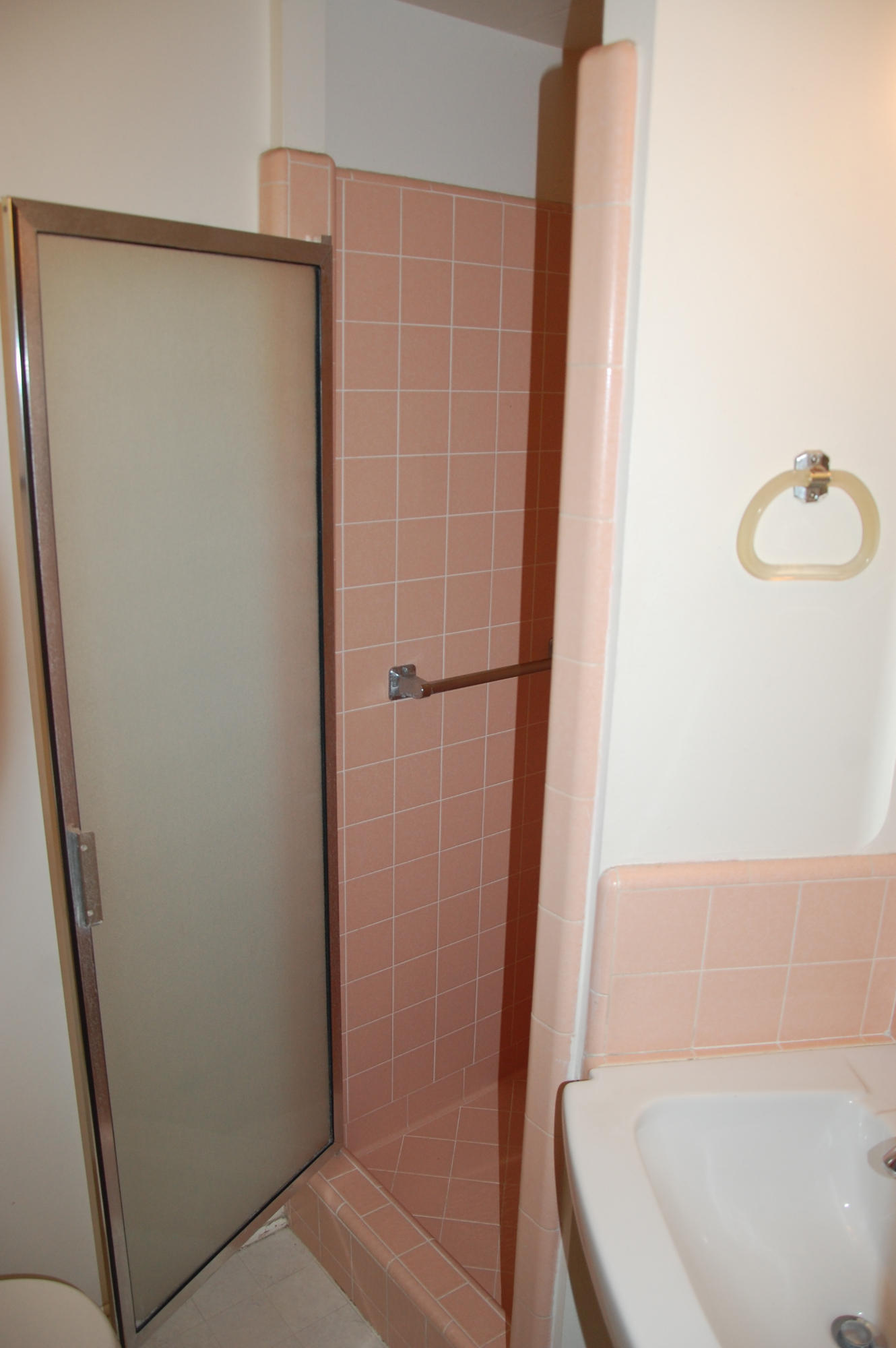 3933 Foothill Road Santa Barbara, CA 93110 - Photo 13 of 28 a bathroom with a bathtub