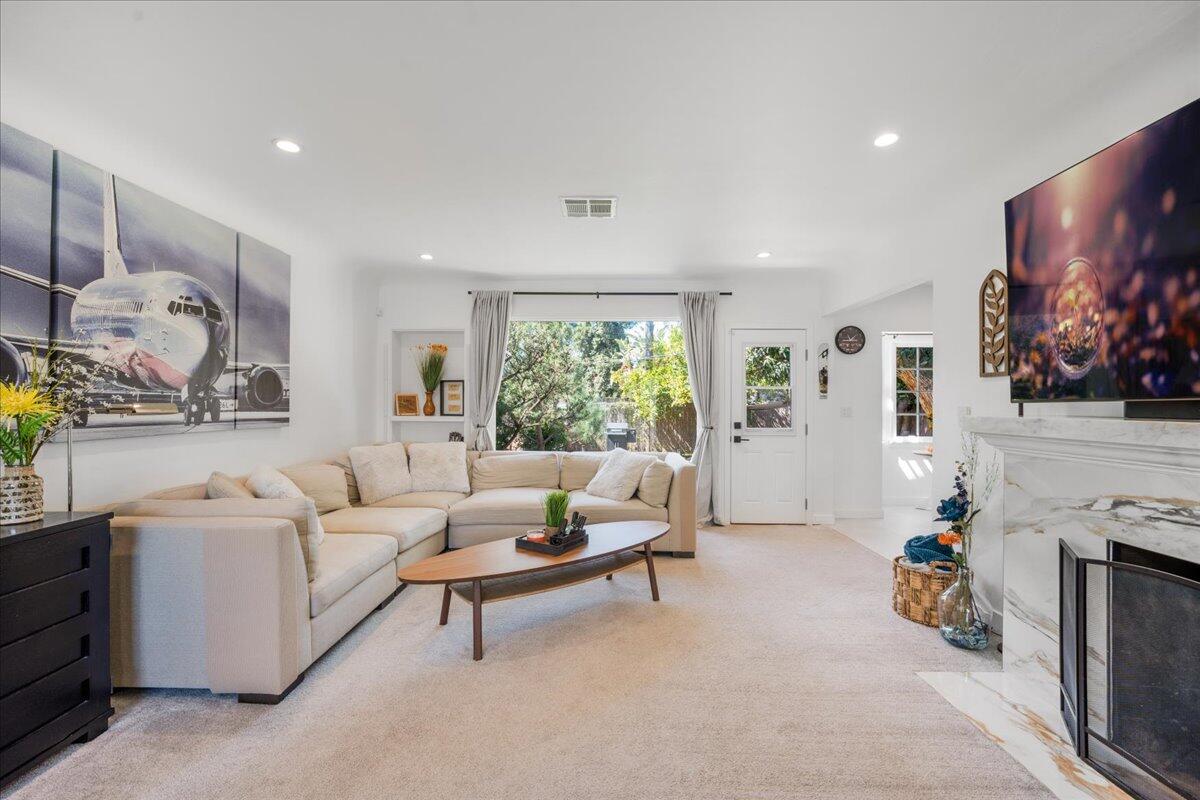 643 Cypress Circle Redlands, CA 92373 - Photo 2 of 33 12-DAN02246