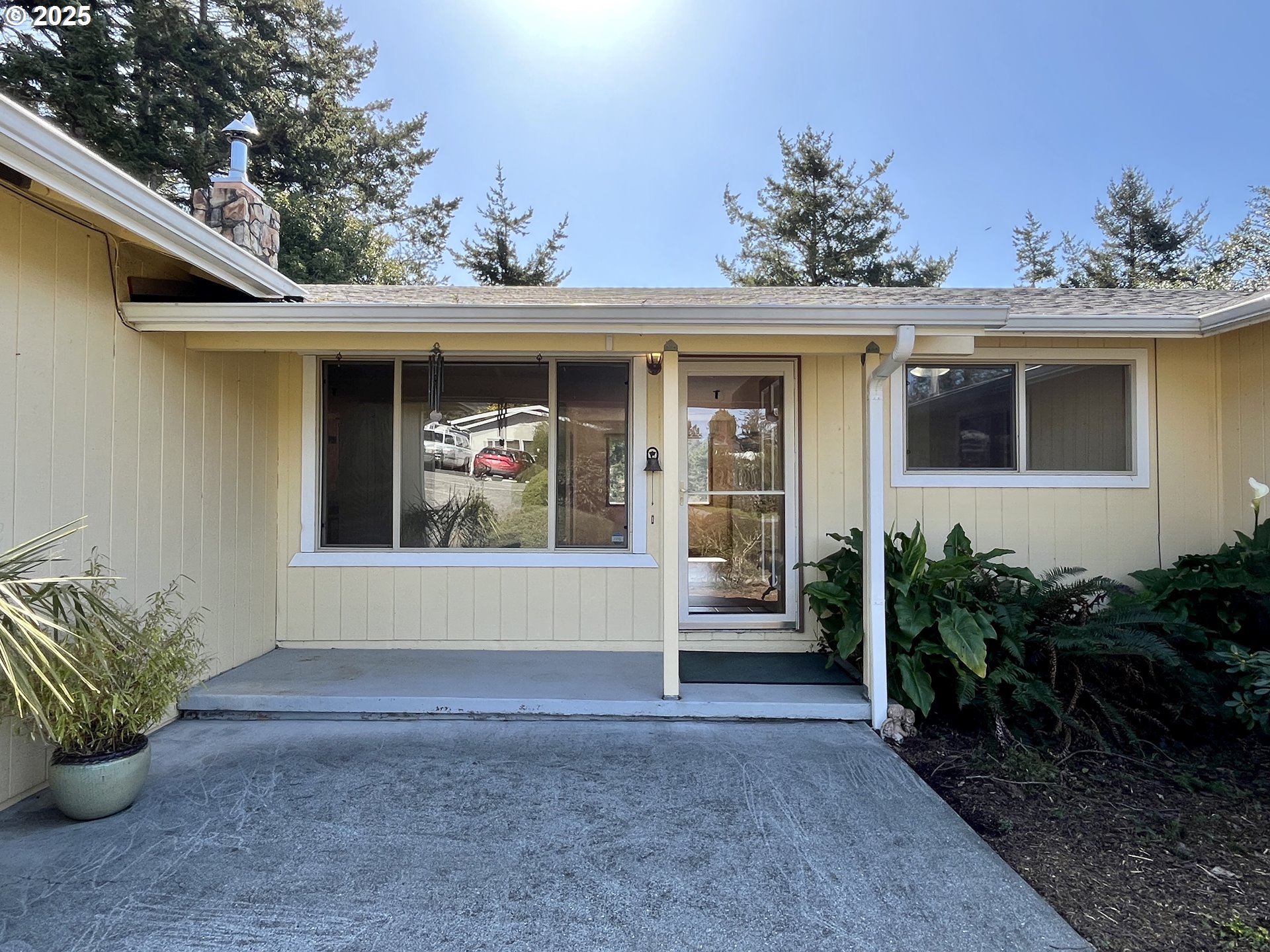 94318 Coldiron Hill Road Gold Beach, OR 97444 - Photo 2 of 35