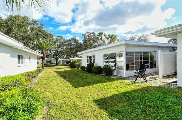 a view of a house with backyard and garden
