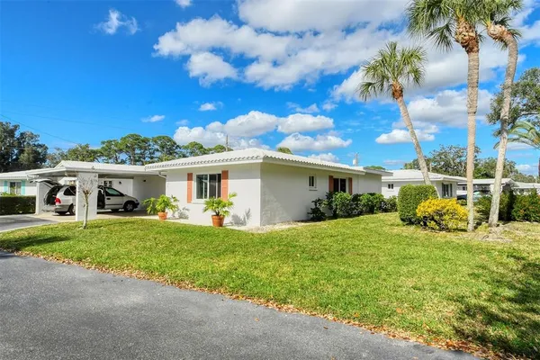 a view of a house with a backyard