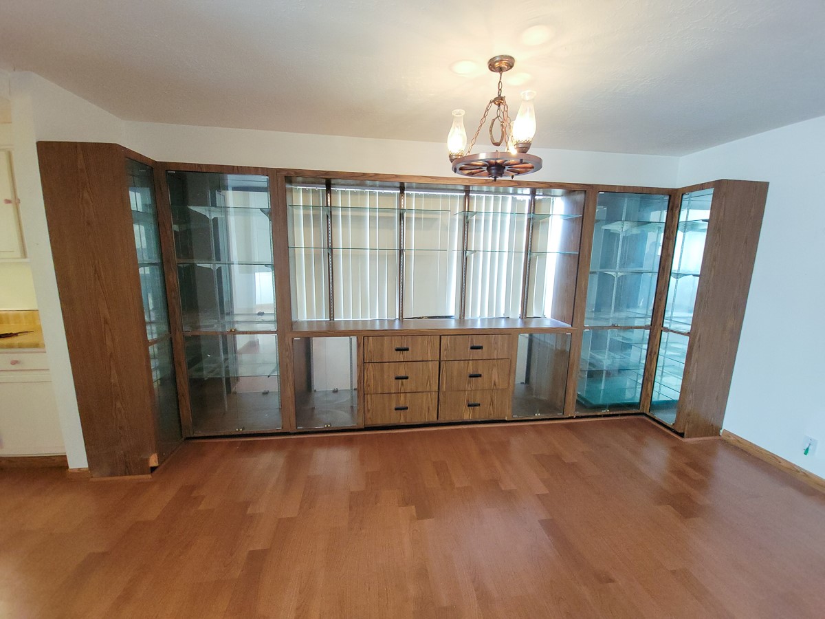 3430 Hombly Road Houston, TX 77066 - Photo 12 of 20 an empty room with windows and entrance