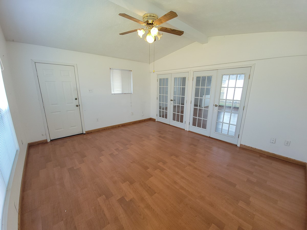 3430 Hombly Road Houston, TX 77066 - Photo 15 of 20 a view of an empty room with a window