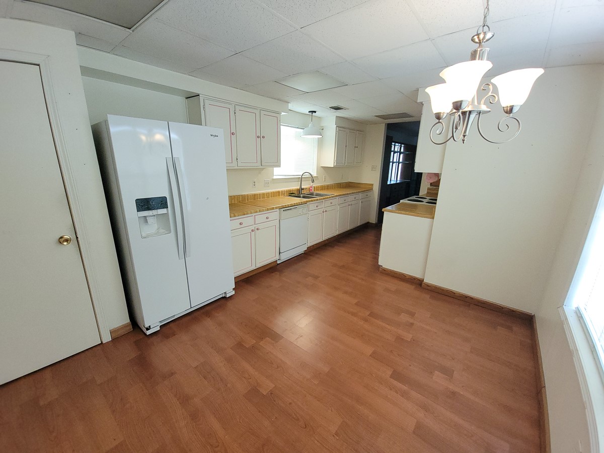 3430 Hombly Road Houston, TX 77066 - Photo 17 of 20 a kitchen with stainless steel appliances a refrigerator a sink a stove a microwave a dining table and chairs
