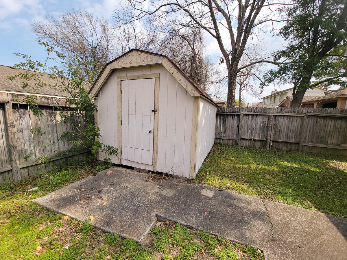 3430 Hombly Road Houston, TX 77066 - Photo 20 of 20 a view of backyard with green space