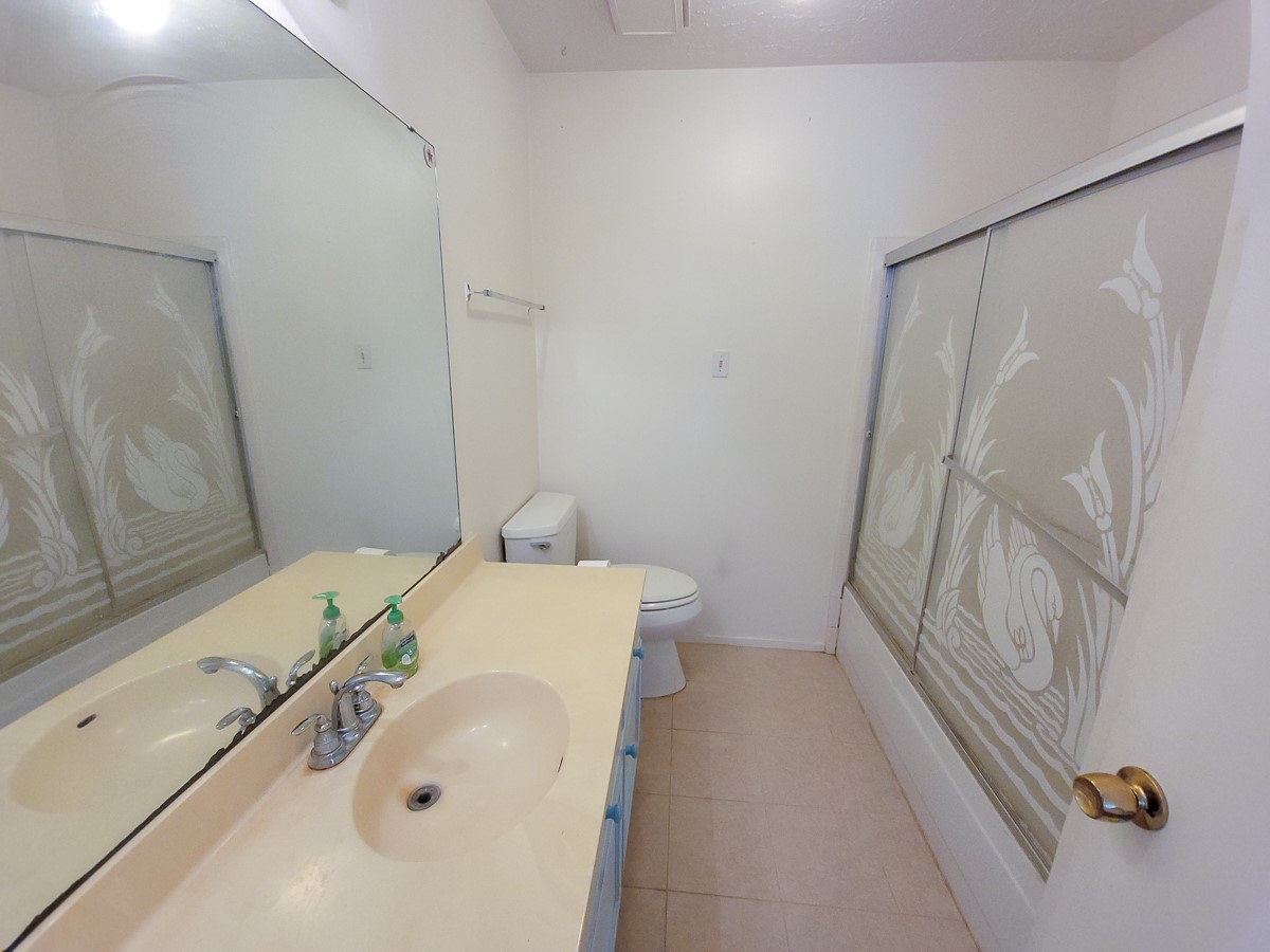 3430 Hombly Road Houston, TX 77066 - Photo 9 of 20 a bathroom with a sink and a tub