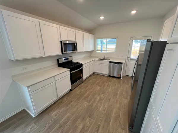 $2,200 | 306 Constanza Trail, Bastrop, TX 78602