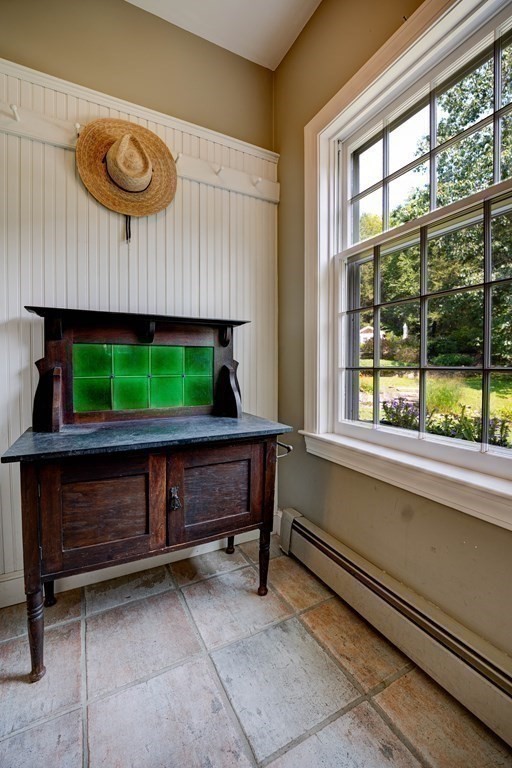 139 Stow Road Harvard, MA 01451 - Photo 19 of 42 a view of sitting area in kitchen