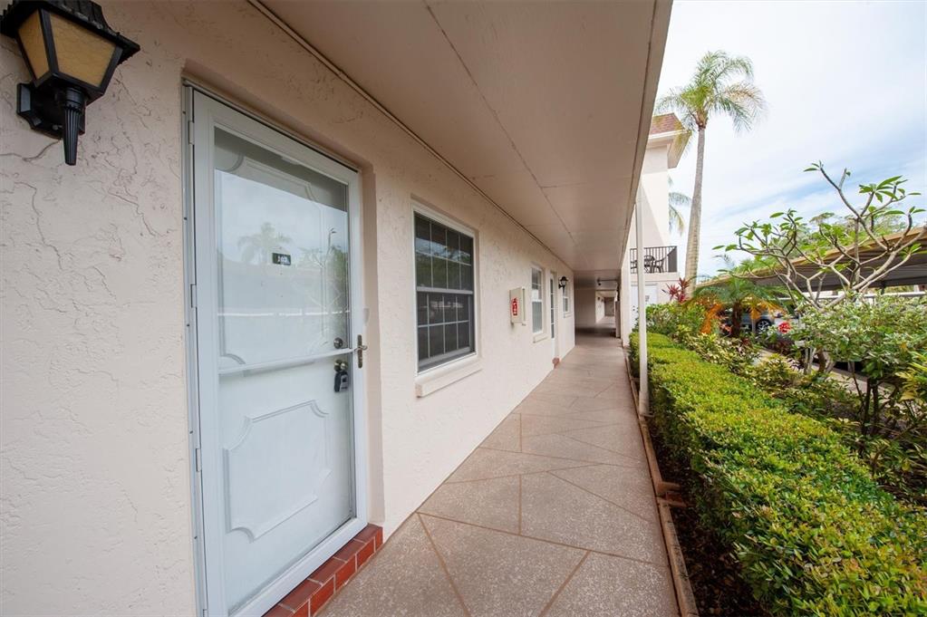 845 Maple Court, Unit 103 Dunedin, FL 34698 - Photo 2 of 27