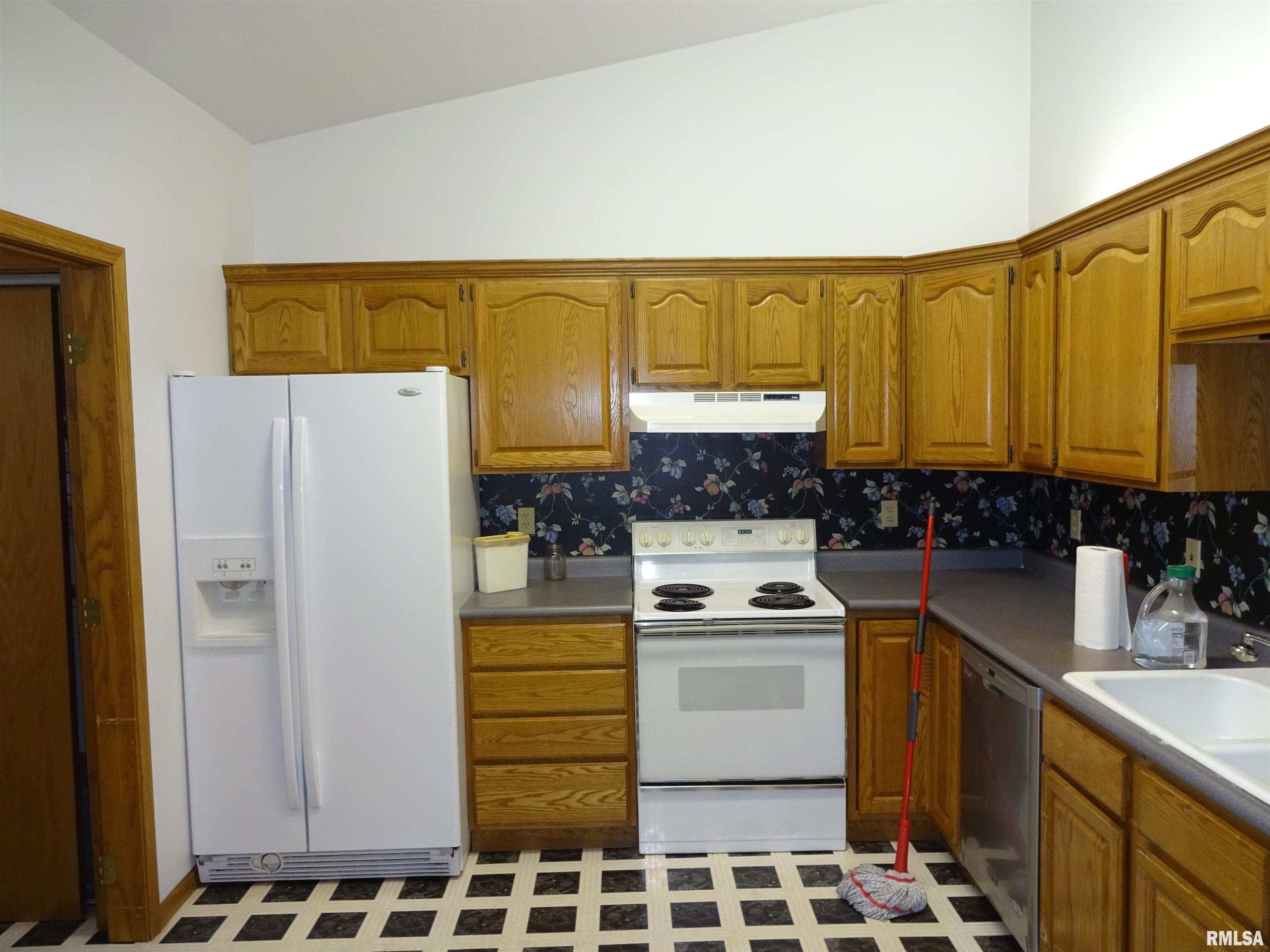2118 Checkerberry Lane Springfield, IL 62711 - Photo 5 of 15