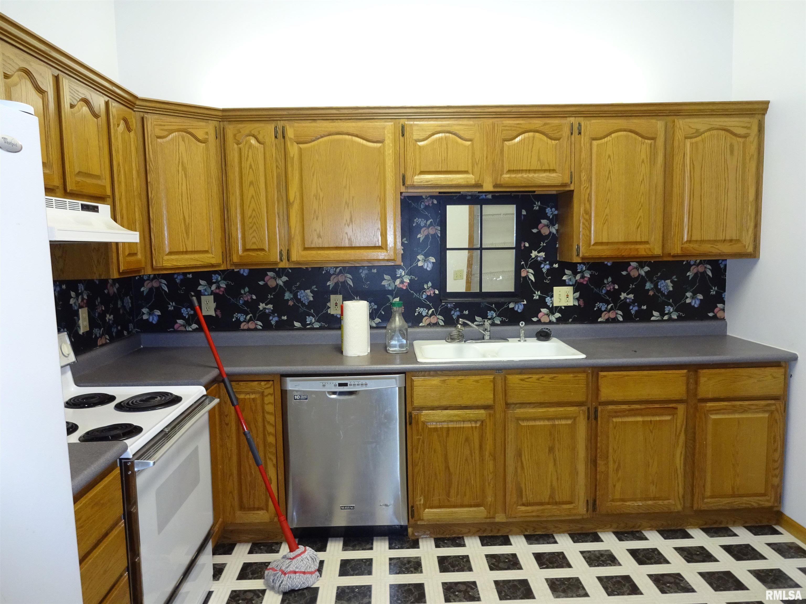 2118 Checkerberry Lane Springfield, IL 62711 - Photo 6 of 15