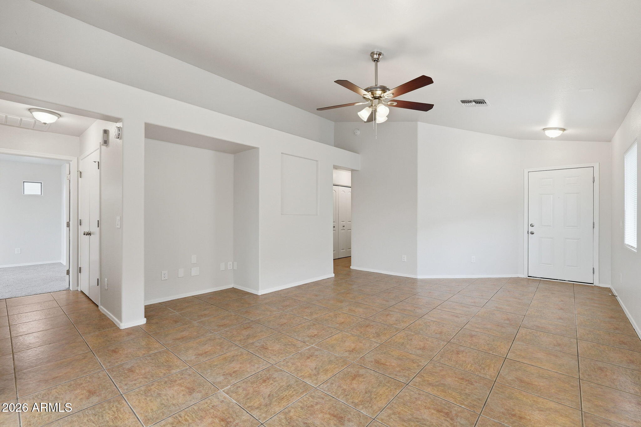 6216 South 16th Lane Phoenix, AZ 85041 - Photo 8 of 31 007_ListerPros