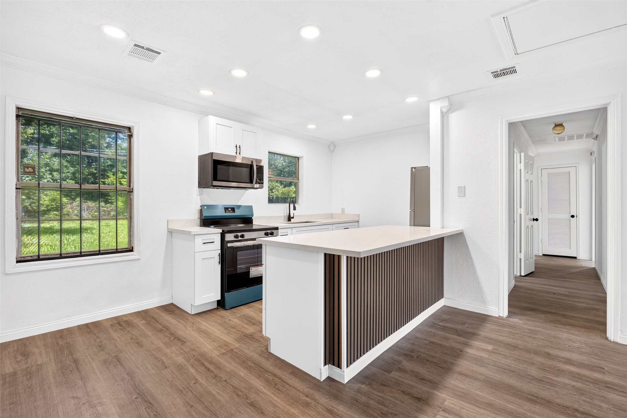 9211 Clearway Drive Houston, TX 77033 - Photo 13 of 34