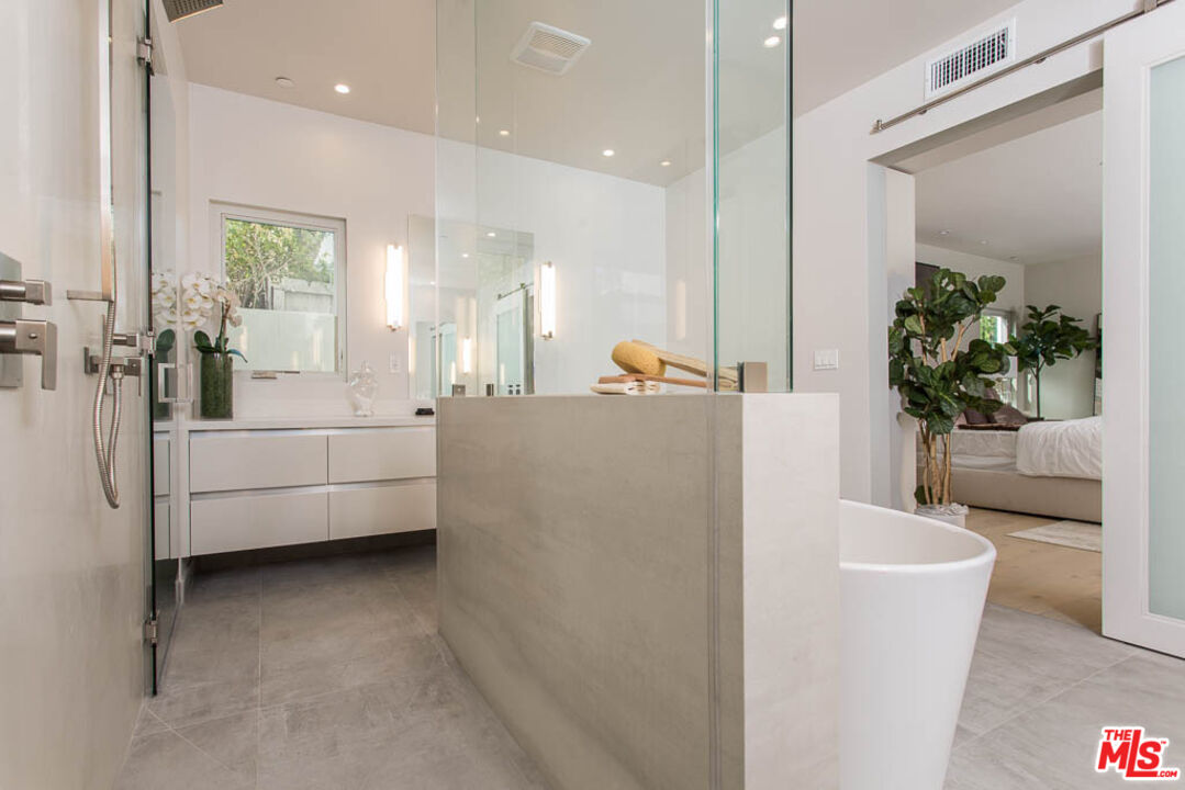 1621 Malcolm Avenue, Unit 101 Los Angeles, CA 90024 - Photo 20 of 34 a living room with furniture and a large window