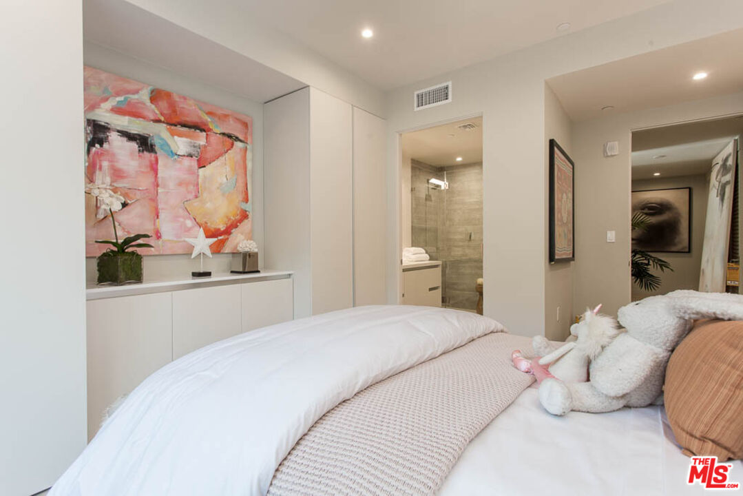 1621 Malcolm Avenue, Unit 101 Los Angeles, CA 90024 - Photo 23 of 34 a bedroom with a bed and a painting on the wall