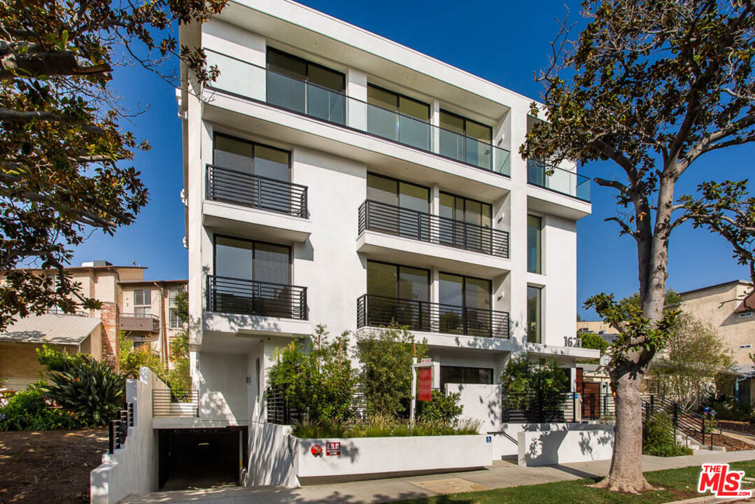 1621 Malcolm Avenue, Unit 101 Los Angeles, CA 90024 - Photo 3 of 34 a view of a building with street view