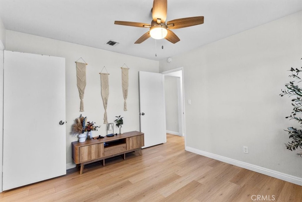 565 North Riverside Avenue Rialto, CA 92376 - Photo 12 of 23