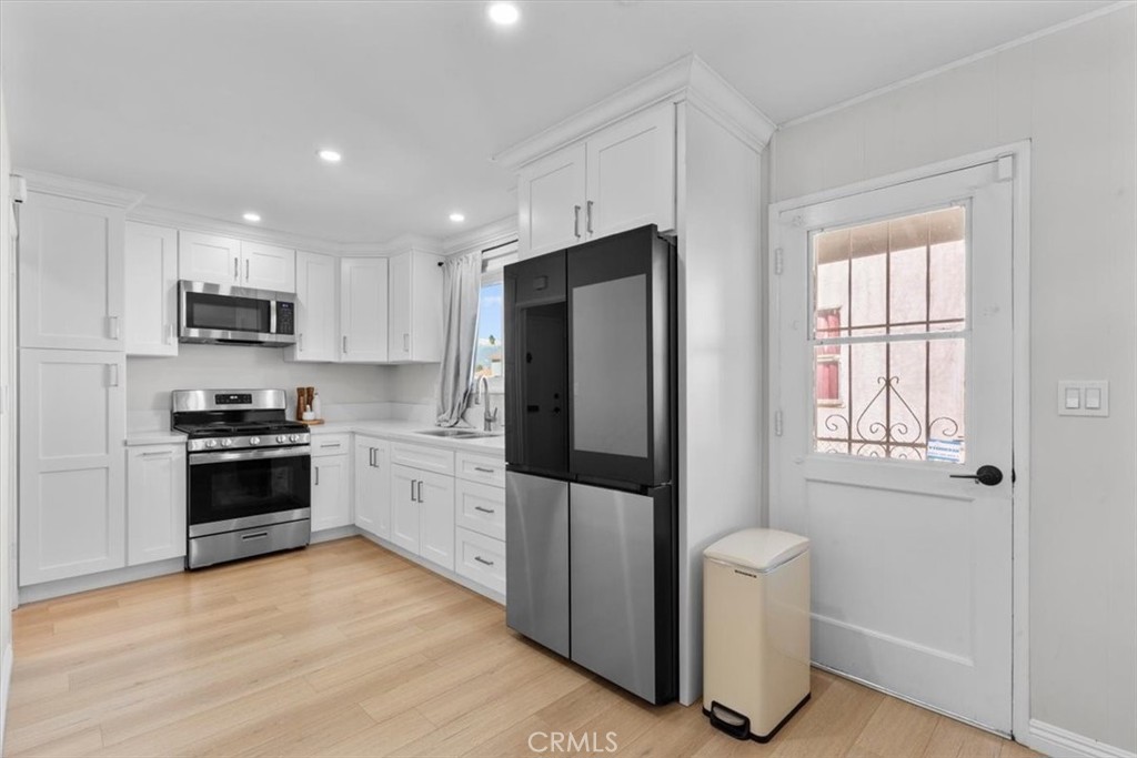 565 North Riverside Avenue Rialto, CA 92376 - Photo 8 of 23