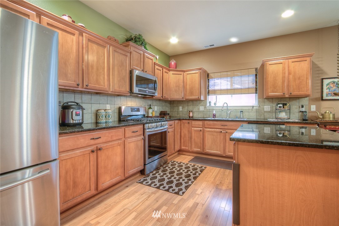 2720 232nd Street Southeast Bothell, WA 98021 - Photo 10 of 25