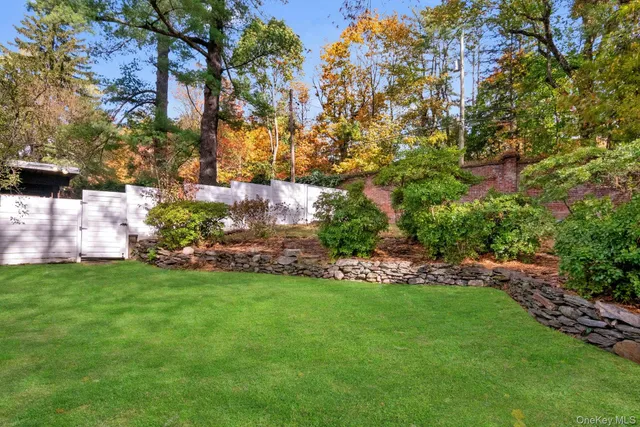 $975,000 | 309 Scarborough Road, Briarcliff Manor, NY 10510