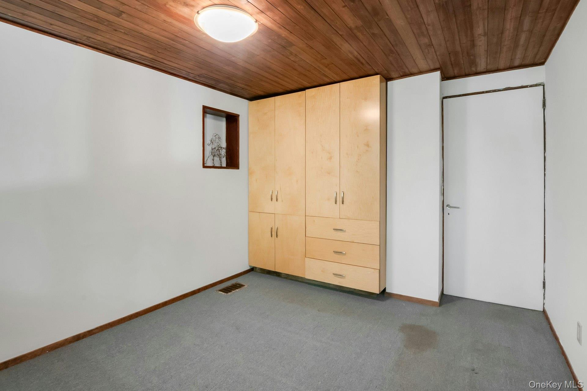 309 Scarborough Road Briarcliff Manor, NY 10510 - Photo 35 of 50 an empty room with closet