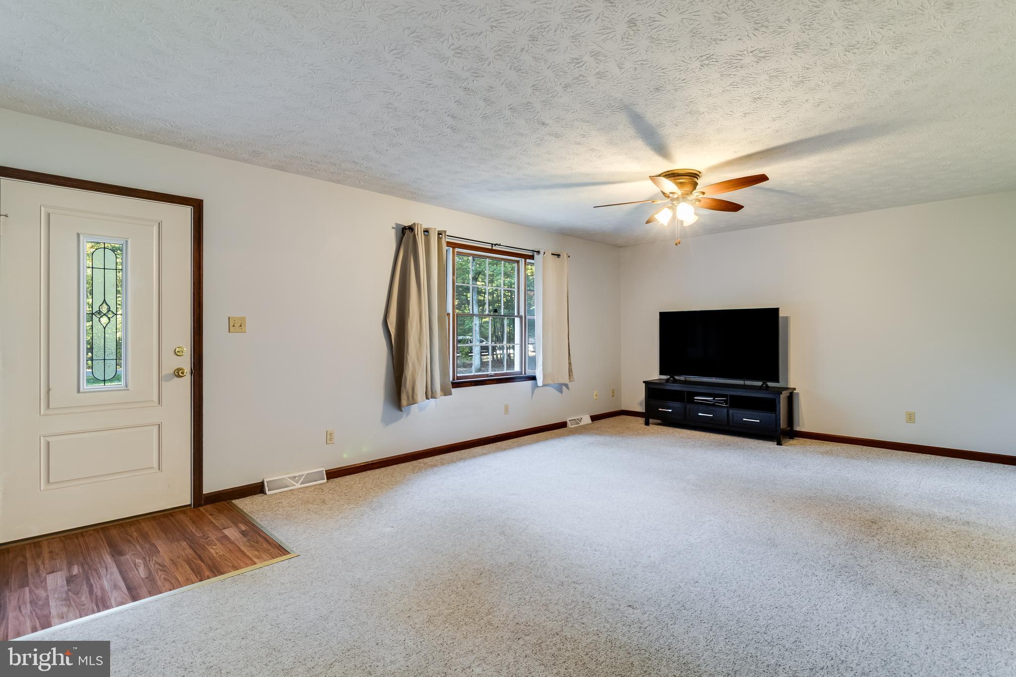 45810 Aberdeen Road Valley Lee, MD 20692 - Photo 5 of 32 Living room with natural light