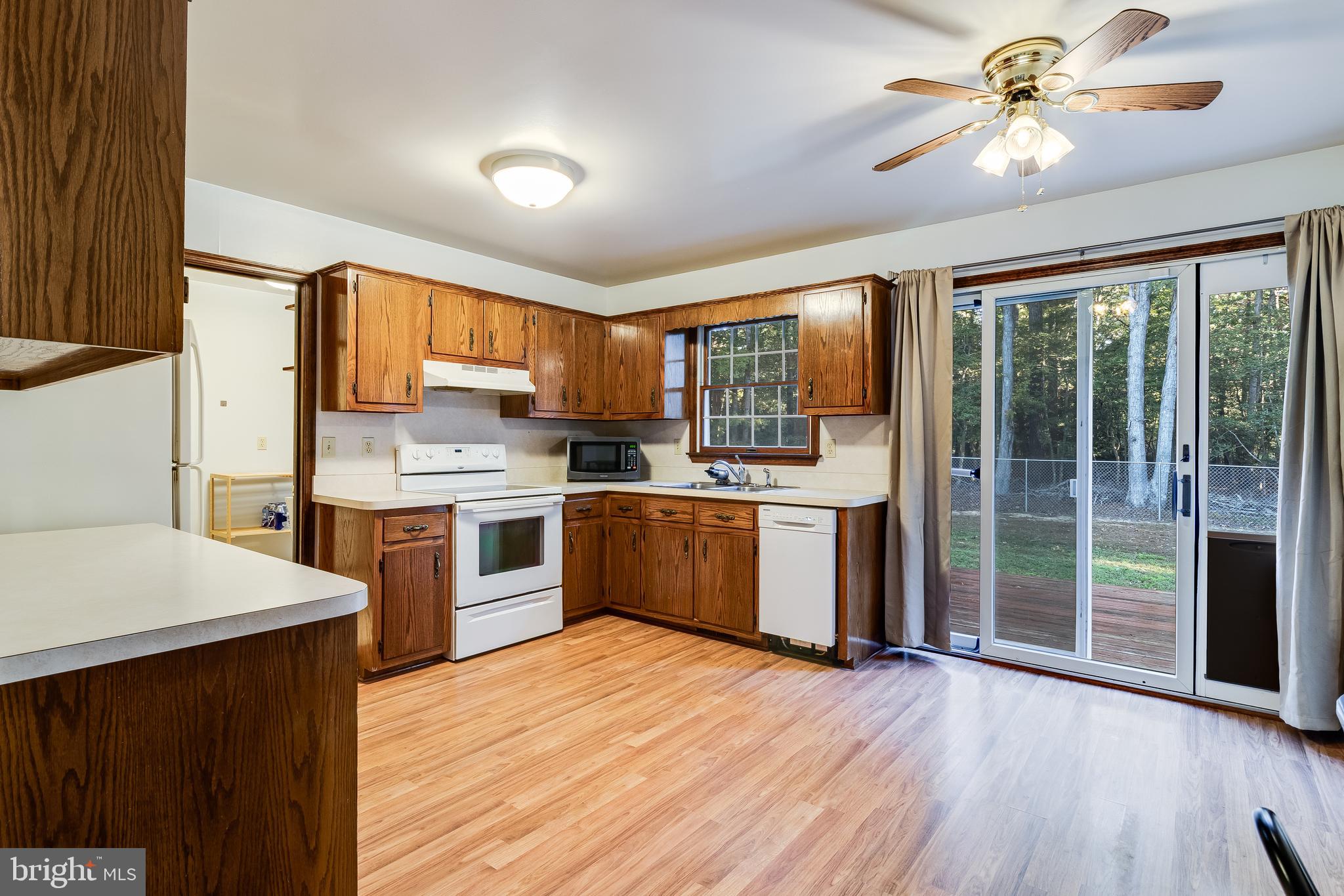 45810 Aberdeen Road Valley Lee, MD 20692 - Photo 8 of 32 Large eat-in kitchen