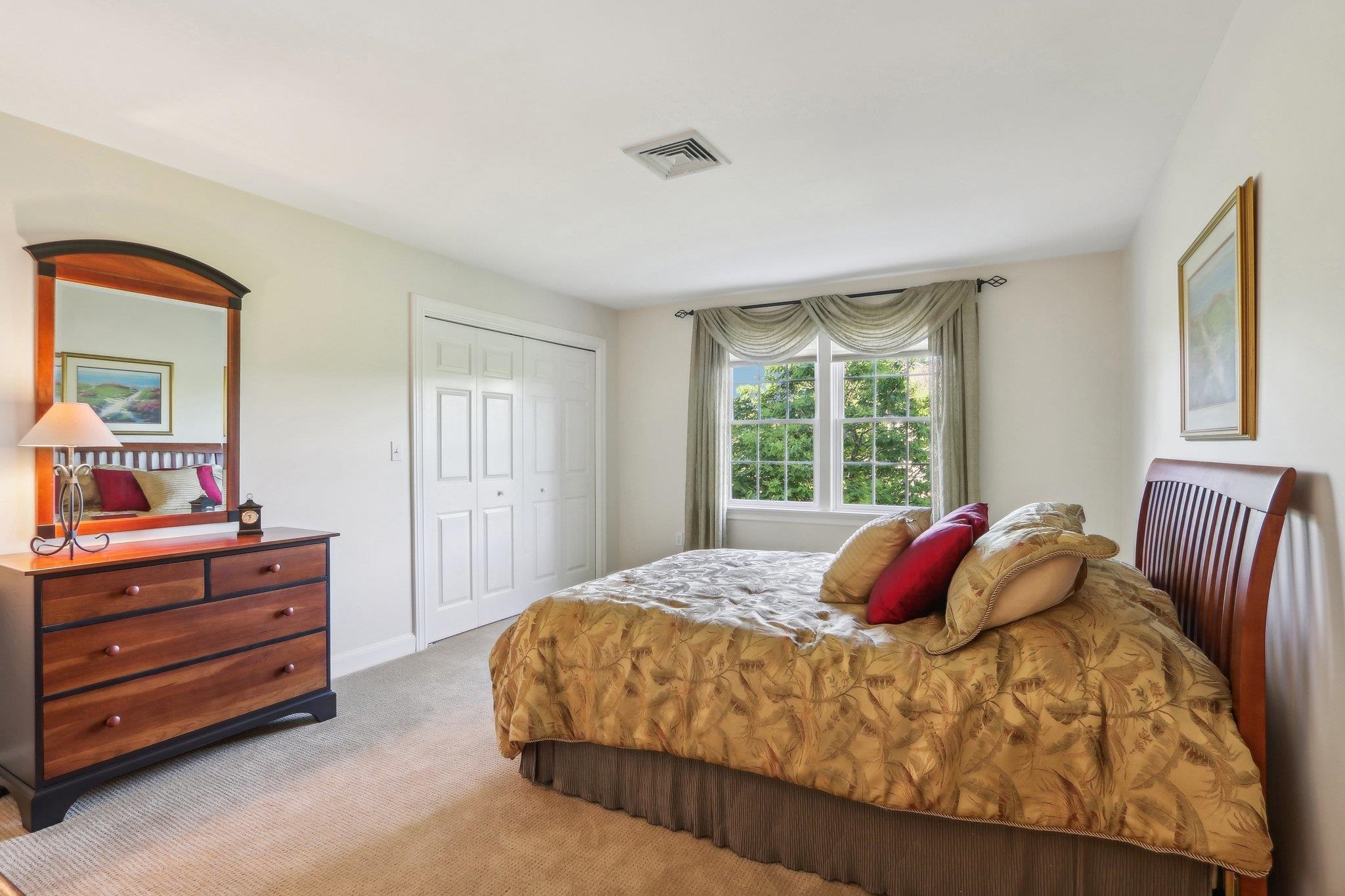4 Copper Beech Road Salem, NH 03079 - Photo 8 of 40