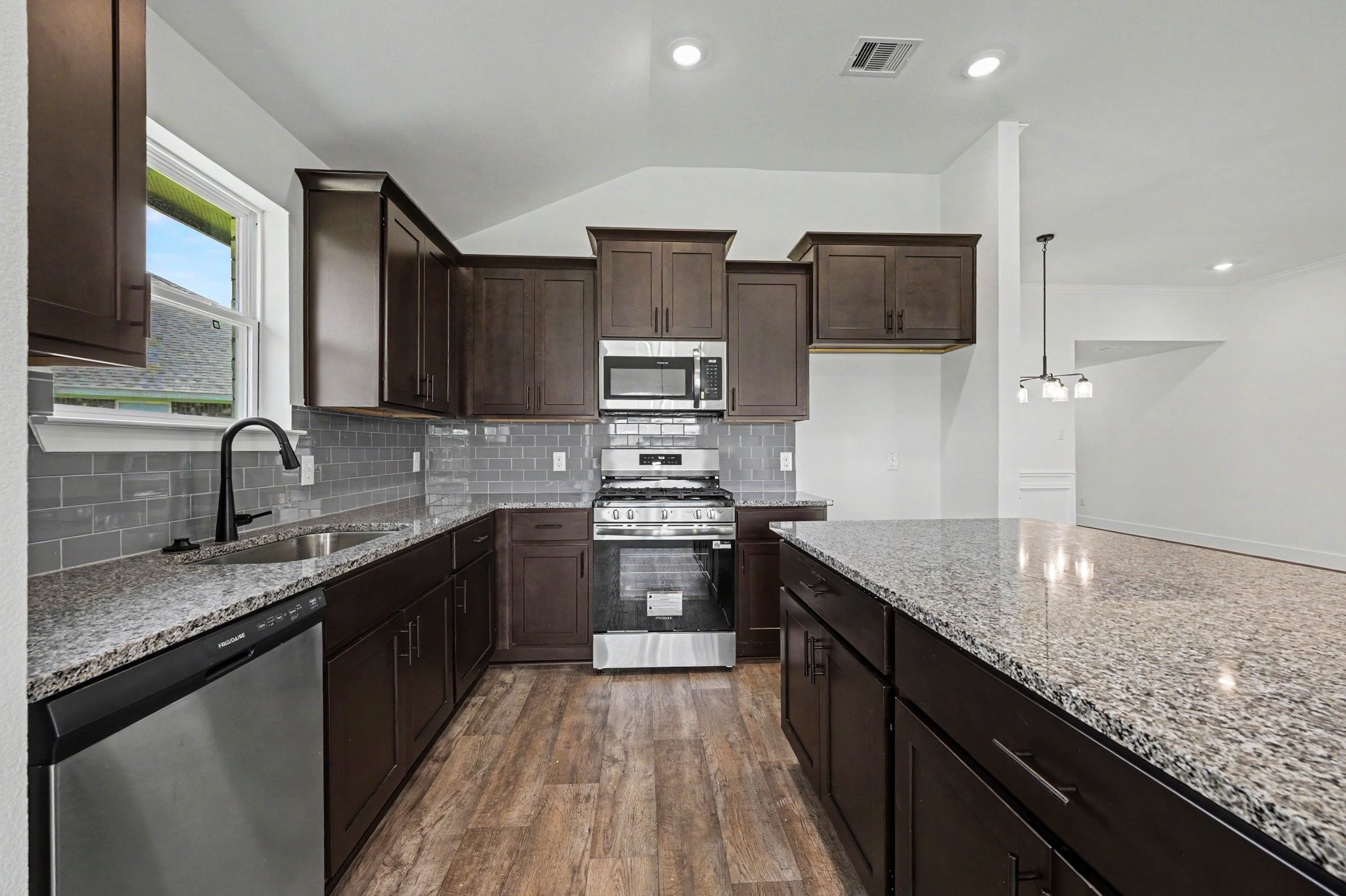 8 Gemstone Court Angleton, TX 77515 - Photo 9 of 27