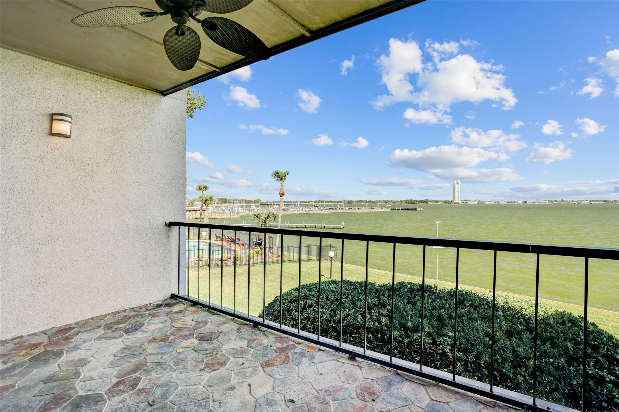 351 Lakeside Lane, Unit 102 Houston, TX 77058 - Photo 3 of 14