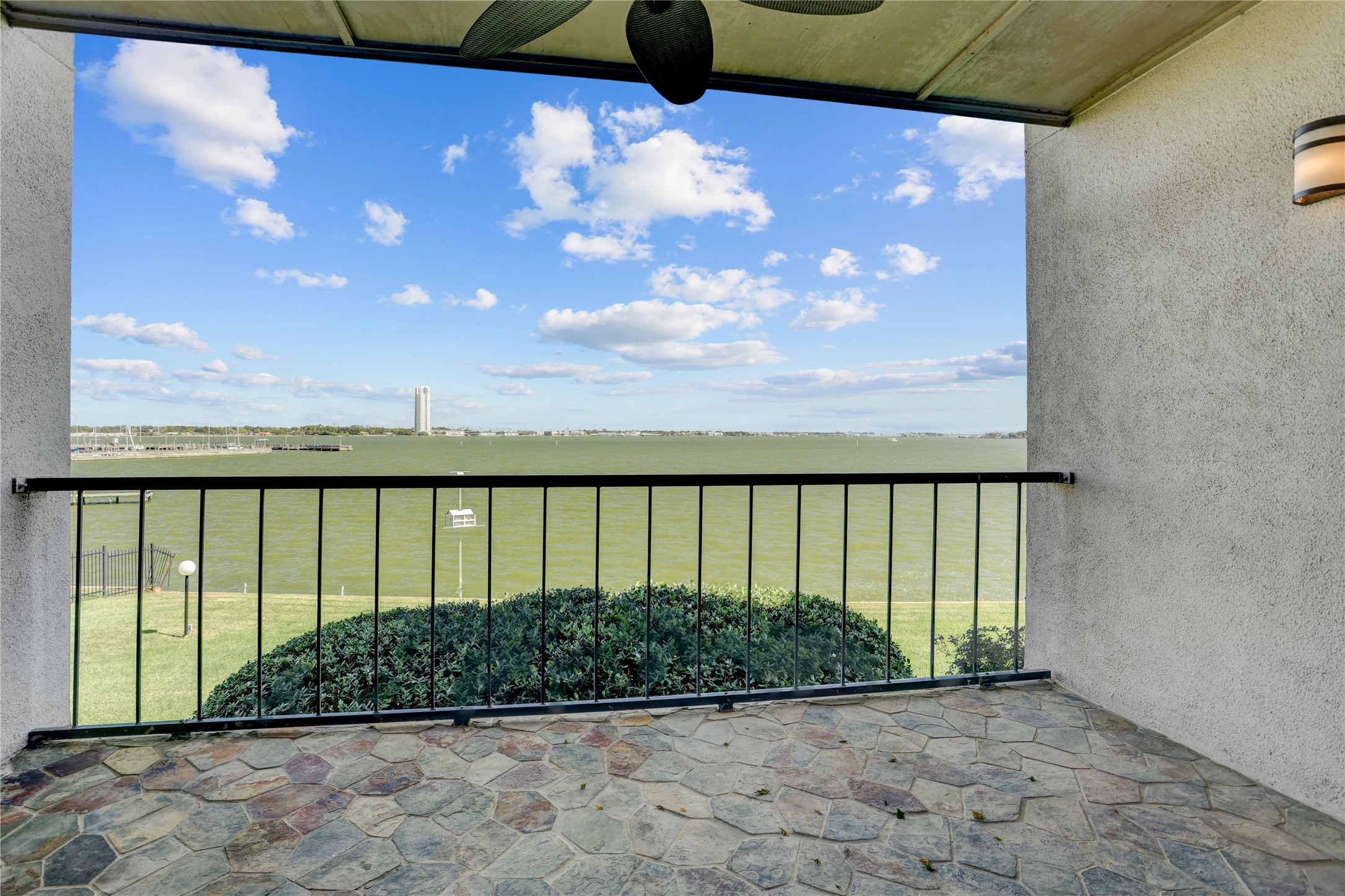 351 Lakeside Lane, Unit 102 Houston, TX 77058 - Photo 8 of 14